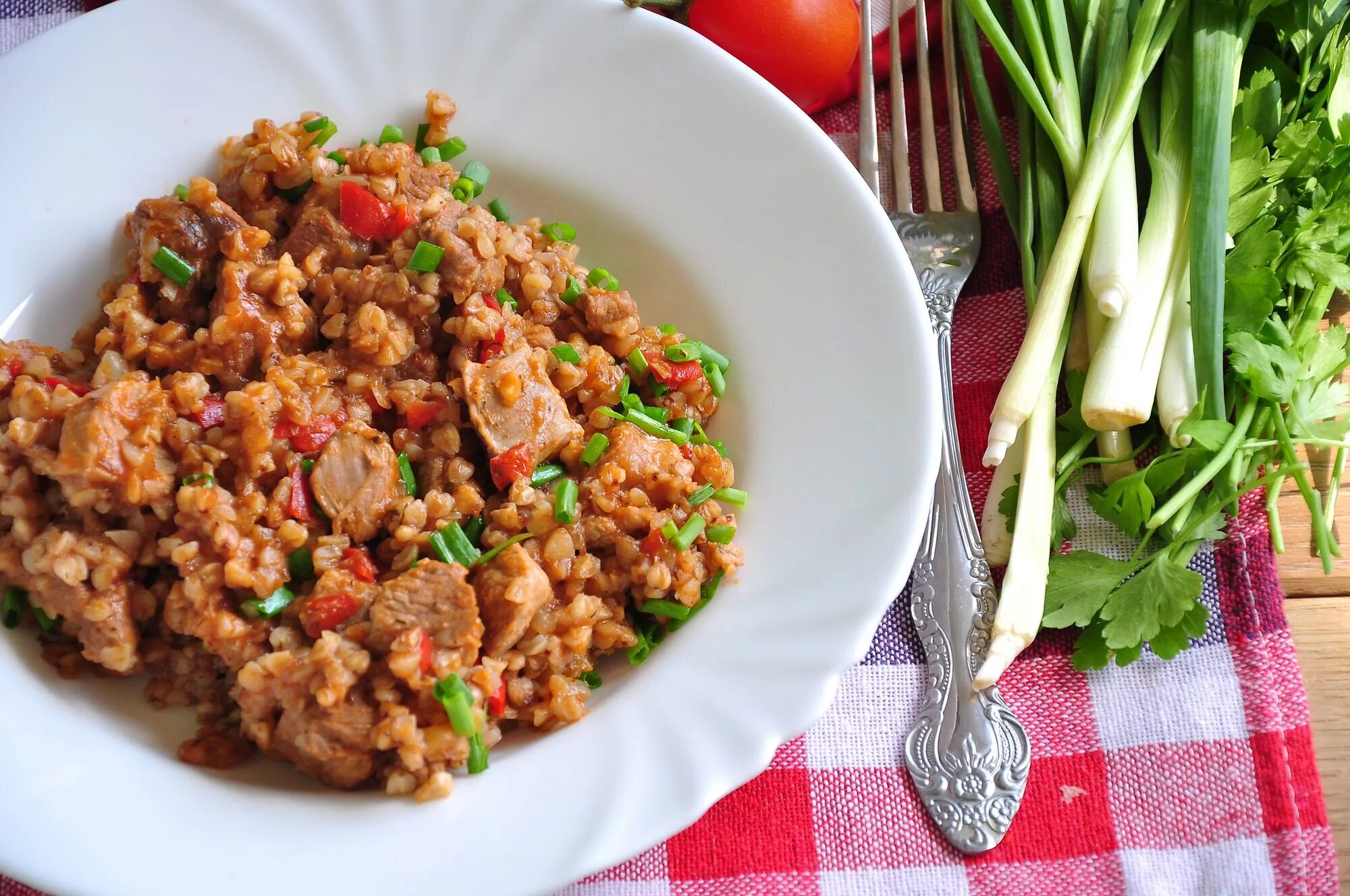 Вкусная гречка с овощами. Гречка по купечески. Гречка с мясом по купечески. Гречка по-купечески с индейкой. Гречка по-купечески с говядиной.