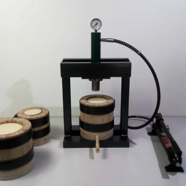 дубовые пресса. бочонок для пресса. дубовые пресса. маслопресс добрыня 30. бочки дубовые для маслопресса.