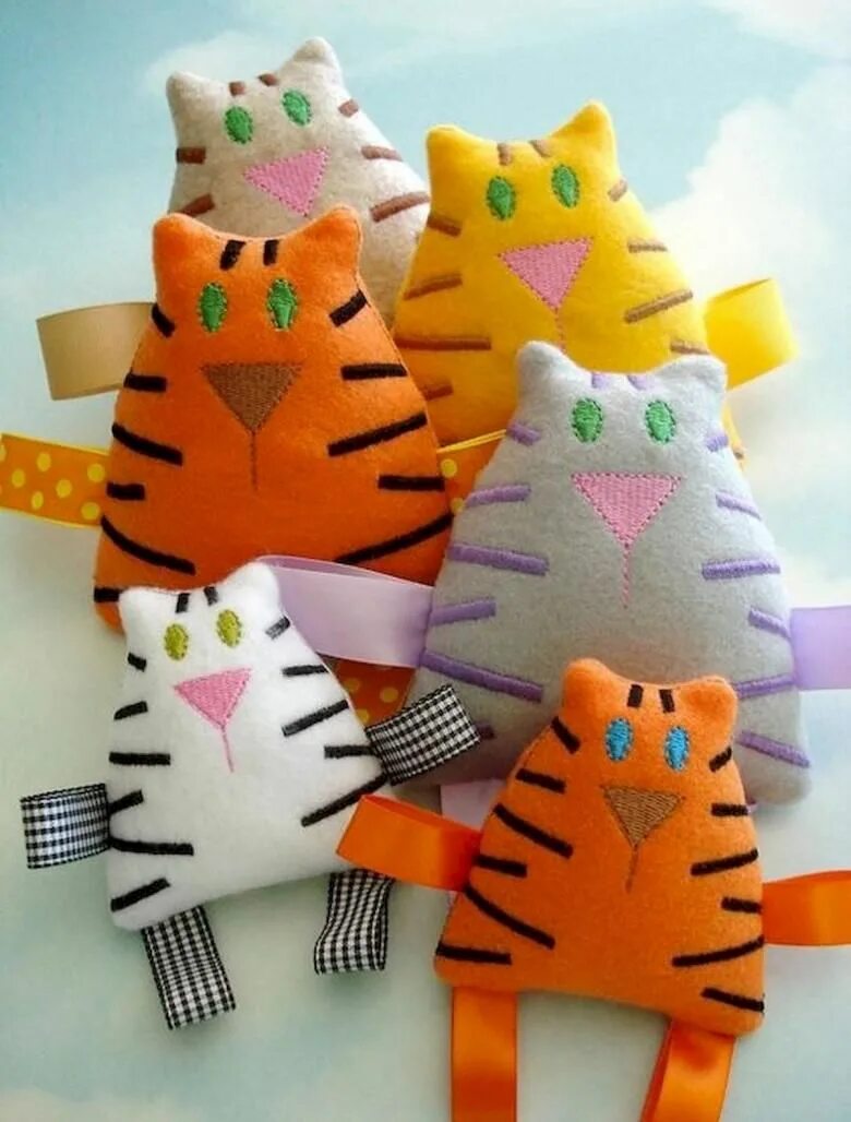 Простая игрушка своими руками из ткани. Игрушки из ткани. котик из фетра. шитые игрушки для детей. тигр из фетра.