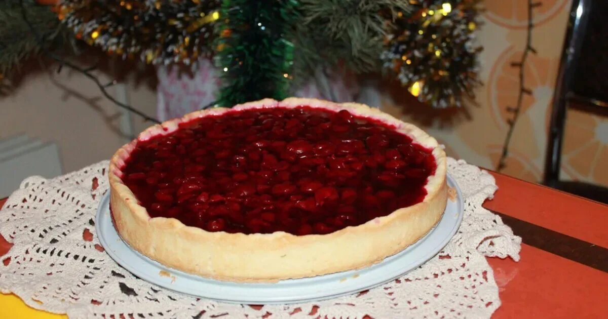 Пирог открытый с ягодами и фруктами. Лукошко с грибами блюдо. Корзинка с выпечкой. Лукошко рецепт. Салат грибное лукошко с шампиньонами рецепт.