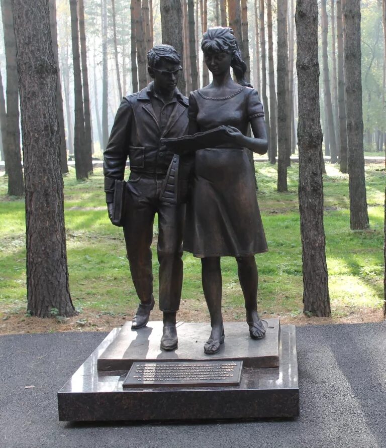 кузбасс памятники г. памятники прокопьевска. памятник покорителям земных недр прокопьевск. скульптура прокопчане прокопьевск. памятник иисусу христу в прокопьевске.