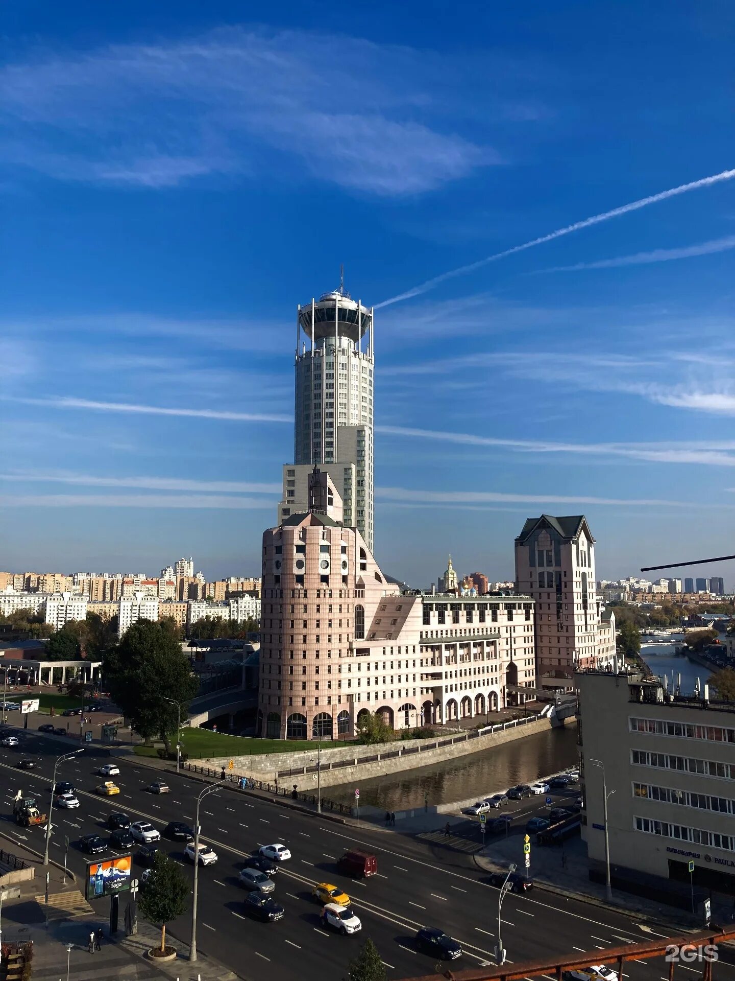 свиссотель павелецкая. красные холмы санкт петербург. космодамианская набережная остров.