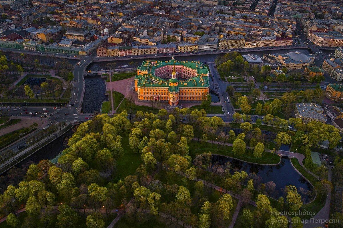 1 июня спб. Замки Санкт-Петербурга. Михайловский замок в Санкт-Петербурге. Михайловский замок в Санкт-Петербурге 2022. Михайловский замок в Санкт-Петербурге вид сверху.