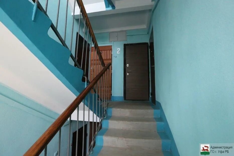 Красивый подъезд. Старый подъезд. Дом 20 подъездов. Подъезд после капремонта. Большая очаковская 35б.