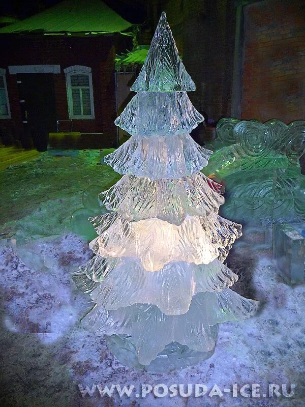 Ёлочка ледяная скульптура. Как сделать ледяную елку. Фигуры из ледяных кирпичиков. Елка из льда. Ледяная фигура елка.