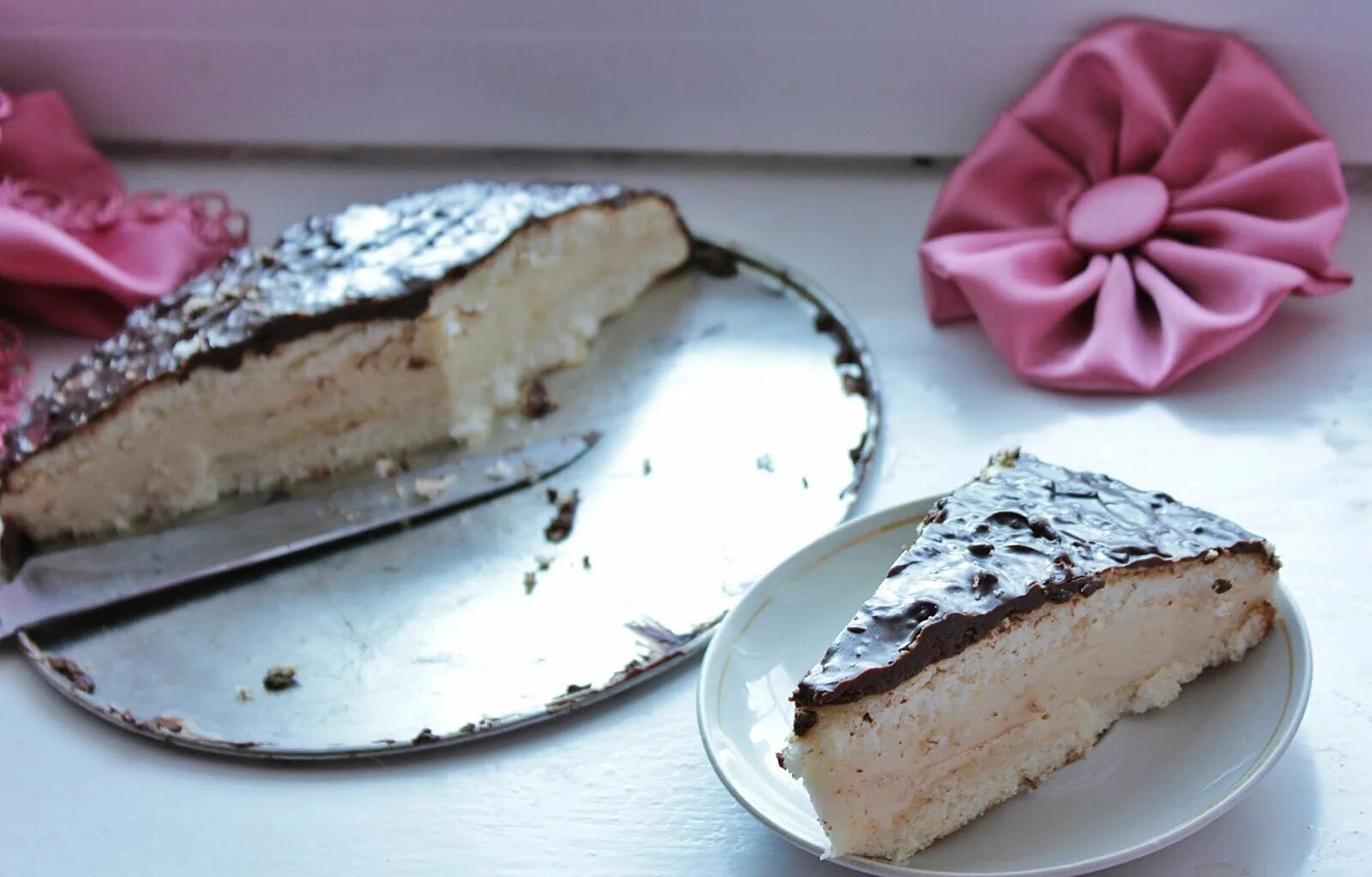 Торт шоколадный бисквит с суфле. Торт из суфле. Муссовый торт три шоколада. Тирамису с бисквитом. Торт суфле от палыча.