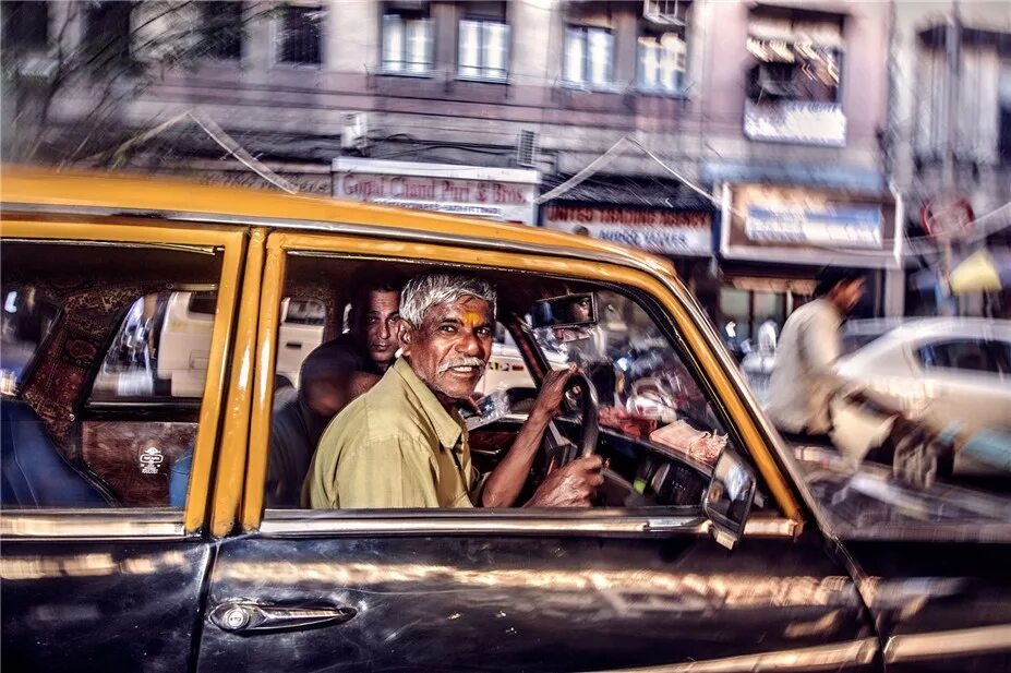 советский шофер. индийское такси. бомбила таксист. водитель индус. таксист бомж.