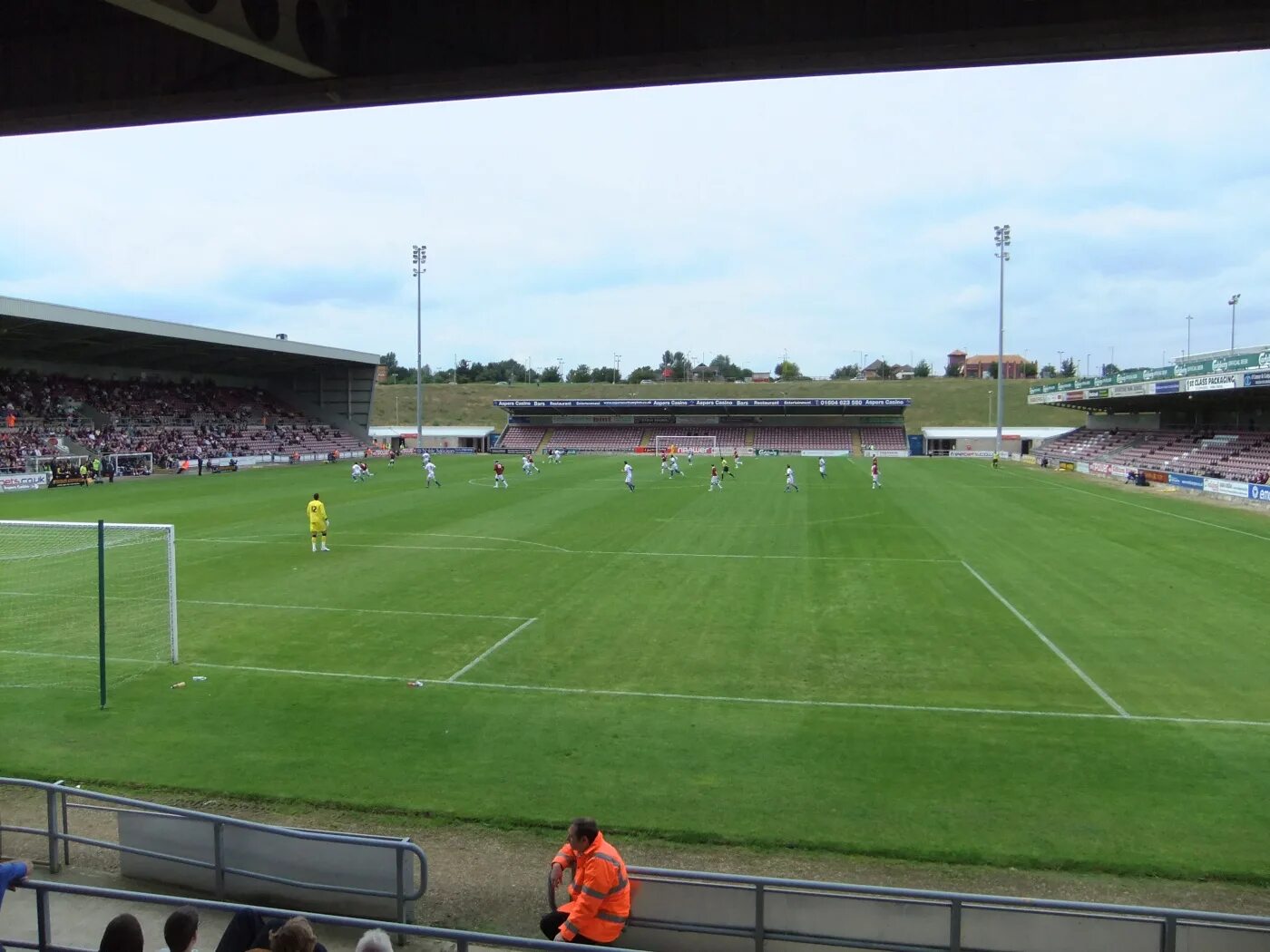 Northampton. Нортхемптон ФК. Сиксфилдс (Нортхемптон. Нортгемптон Таун. Northampton Town FC.