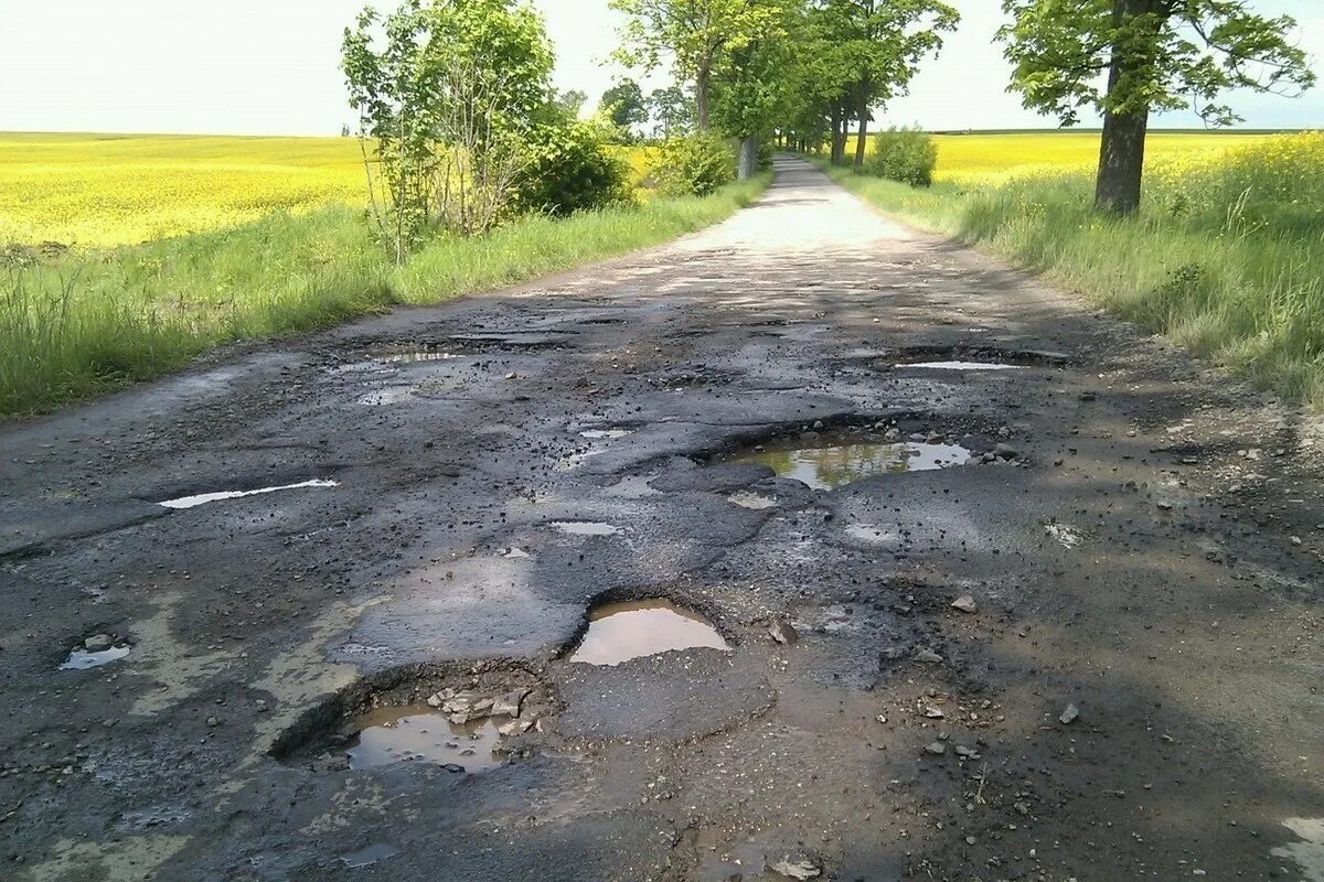 Дороги в Усть Ишиме Омская область. Плохая дорога. Плохие дороги. Ухабы на дорогах.