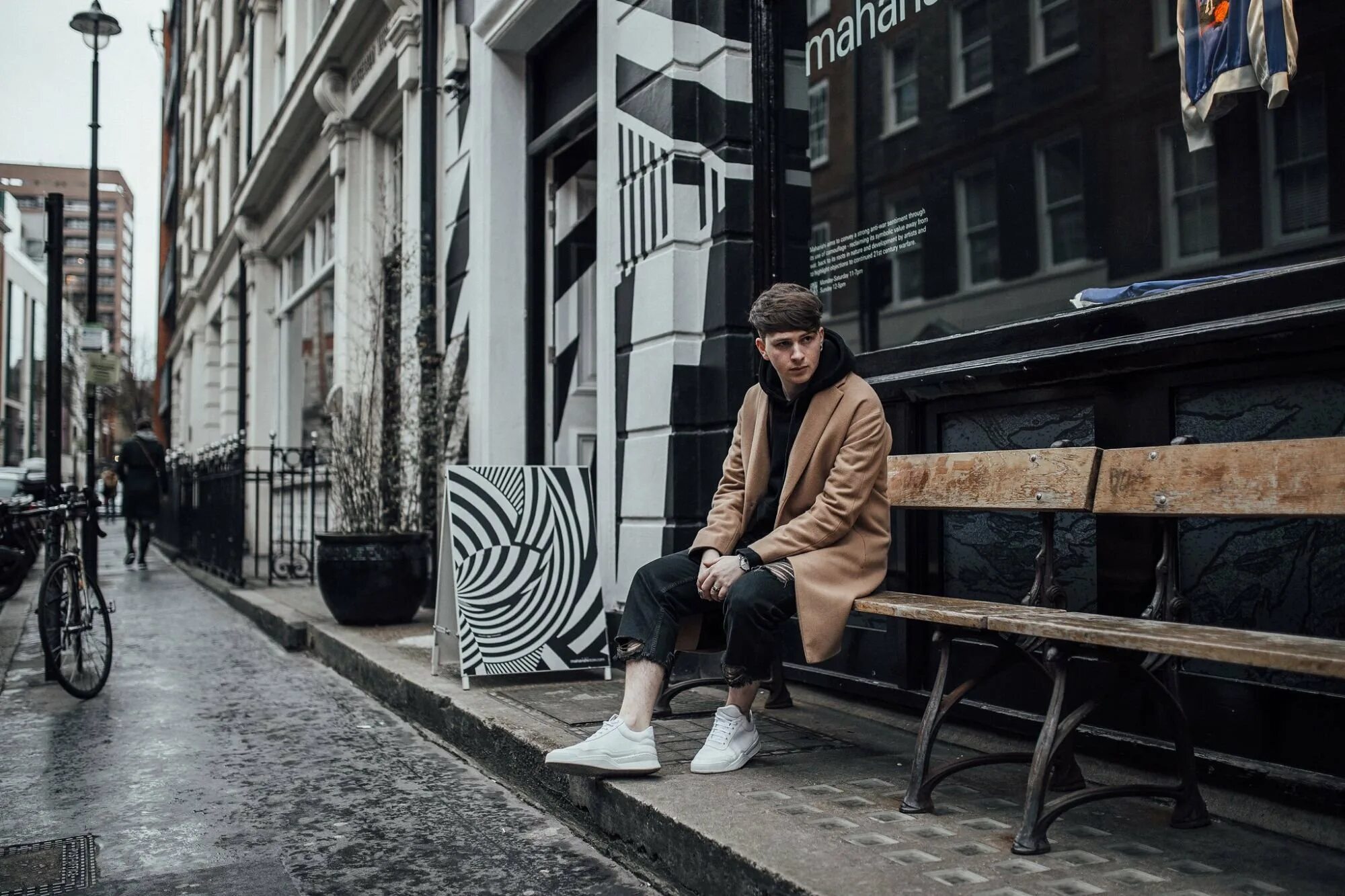 Город и человек урбан. Урбан фотосессия. Фотосессия в стиле streetwear парень. Urban people. Уличная фотография.