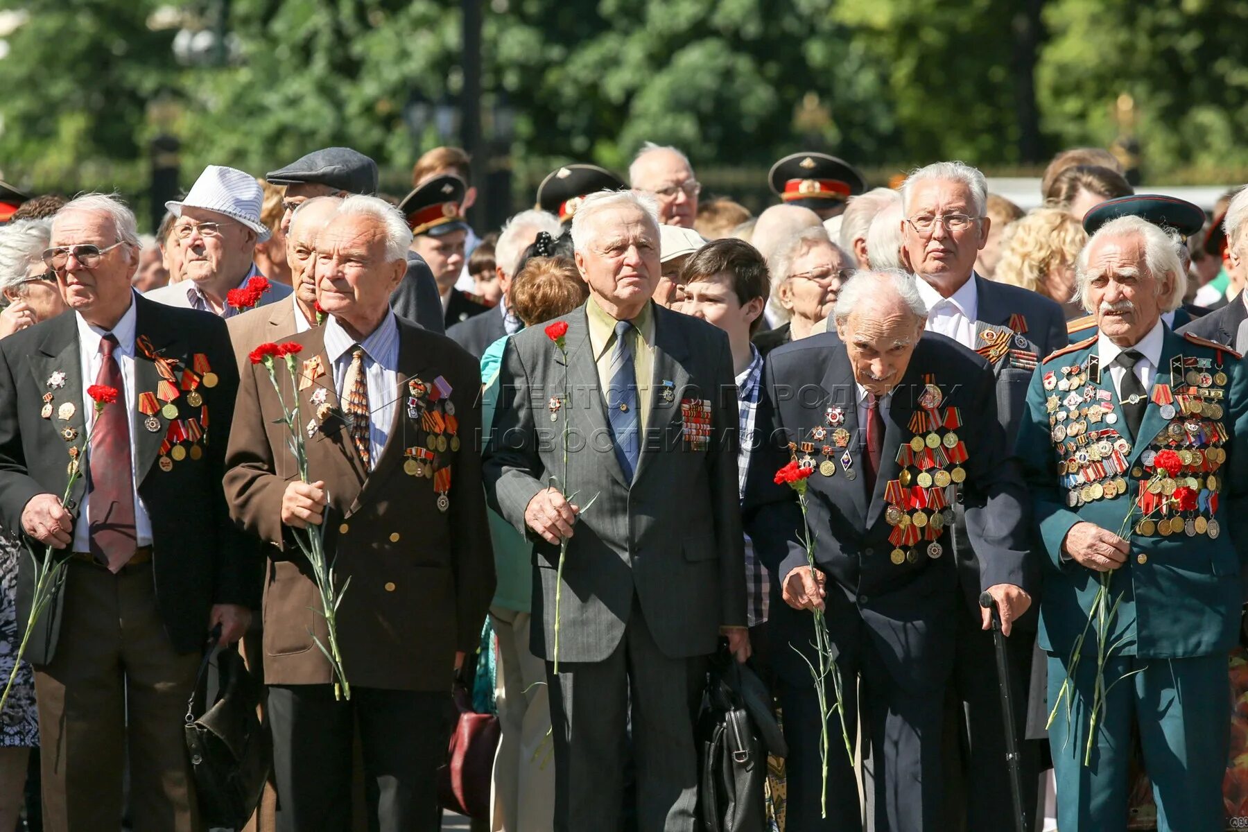 Сколько ветеранов великая отечественная в россии. О ветеранах. Ветераны Великой Отечественной войны у Кремля. Ветераны Москвы. Ветераны в Кремле.