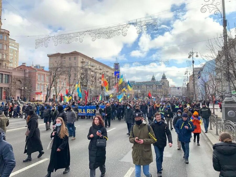 Киев сегодня куда. Площадь независимости киев после войны. Майдан незалежности харьков. Киев площадь майдан сверху 2022. Киев площадь независимости сейчас.