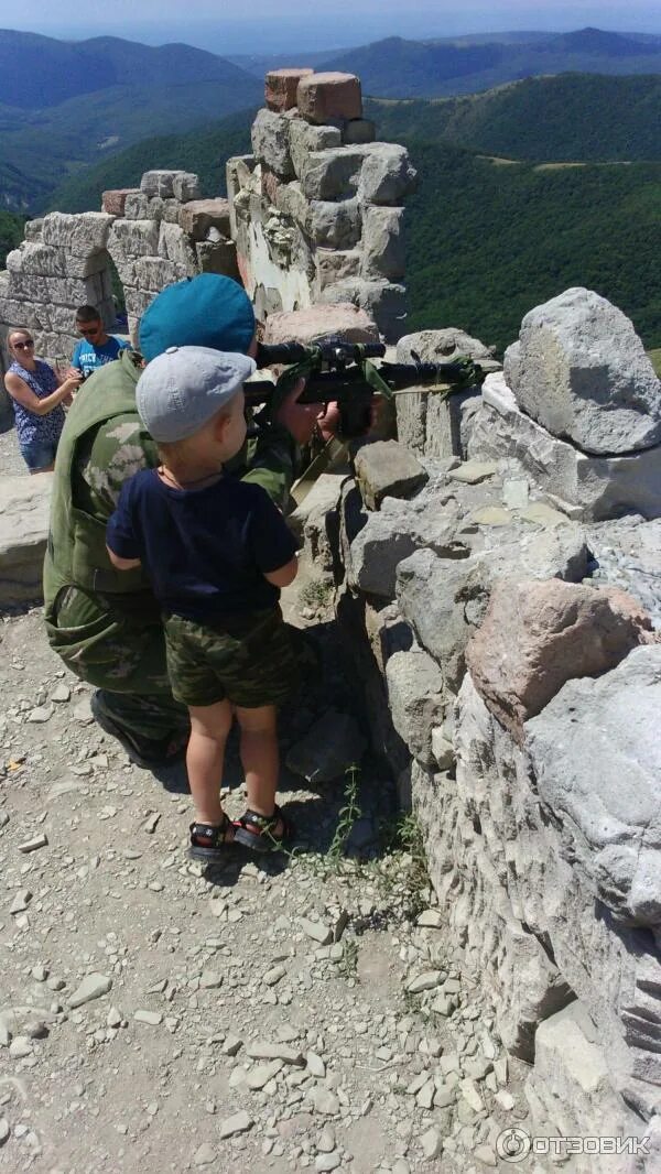 Экскурсия грозовые ворота. Экскурсия грозовые ворота. Фальшивые грозовые ворота геленджика. Грозовые ворота геленджик экскурсия. Экскурсия грозовые ворота.