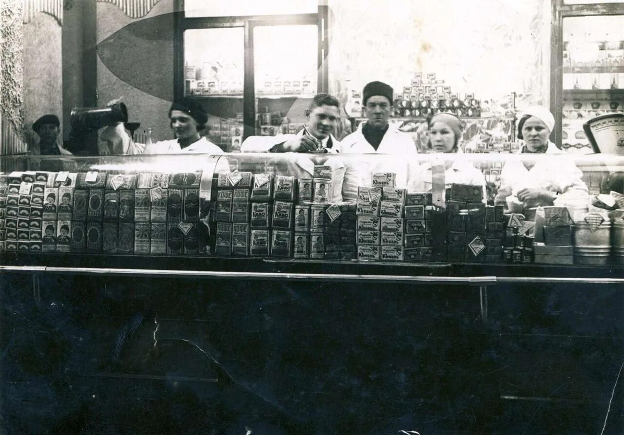 1947 году была проведена. Магазины в ссср в 1947. магазин 1940 ссср. магазины в ссср в 30-е годы. советские магазины в 1940 году.