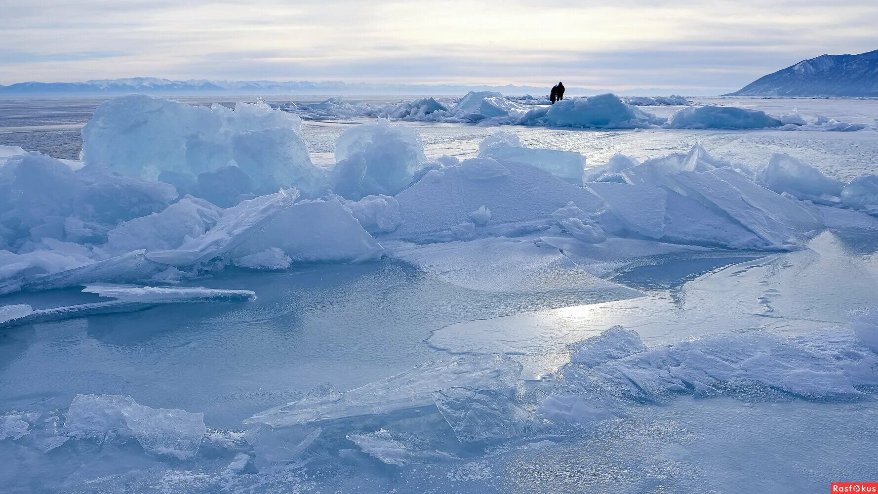 энергосберегающая лампа 15 вт соответствует лампе накаливания. лед 1 сколько. большое голоустное байкал зимой лед. голоустное лед. светодиод 30 вт ватт эквивалент лампы накаливания.