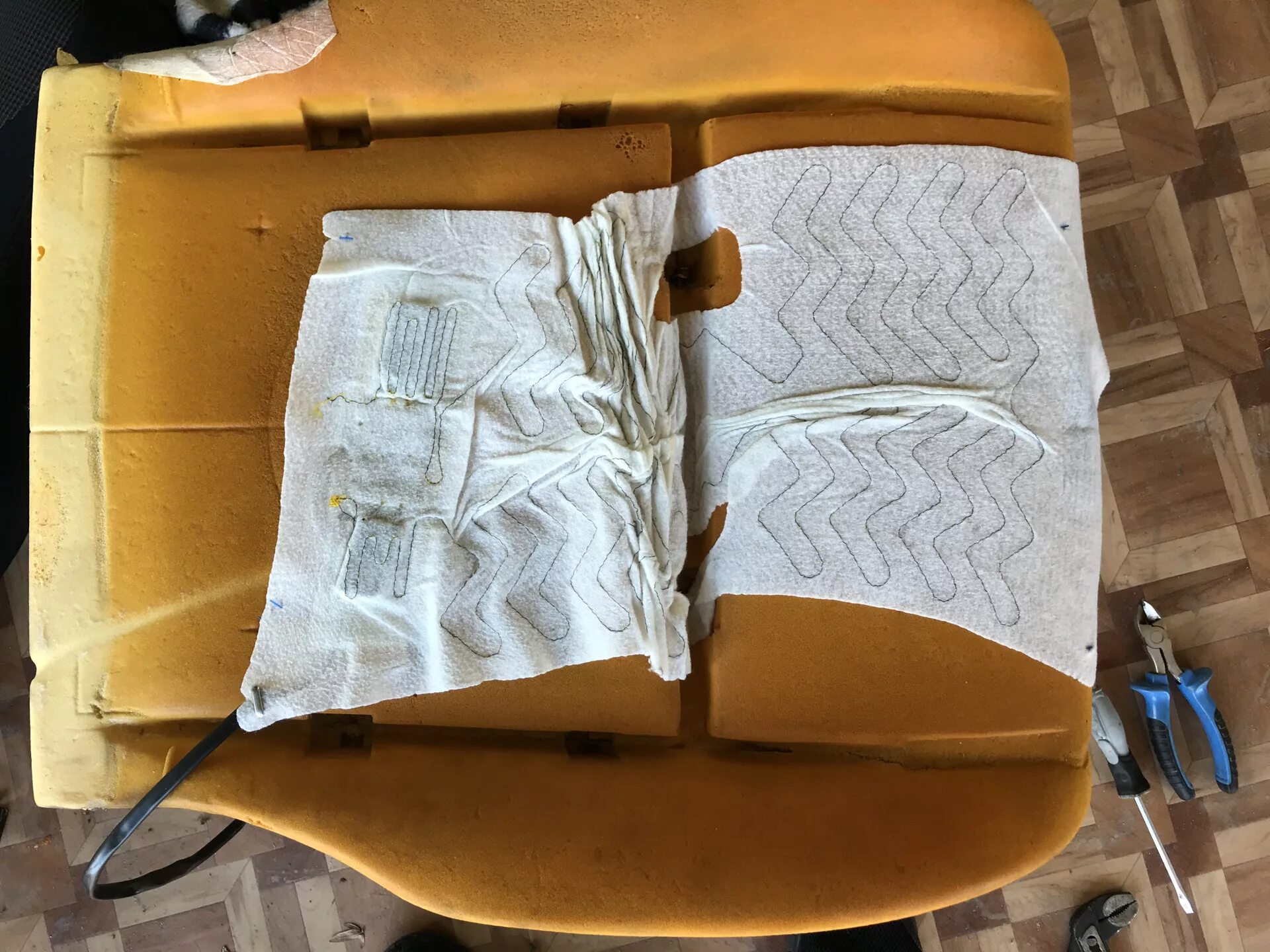 Подогрев сидений сантафе 1. Подогрев сидений на кайроне. Нагревательный элемент подогрева сидений гетц. Подогрев водительского сиденья ford transit 2019. Подогрев водительского сиденья.