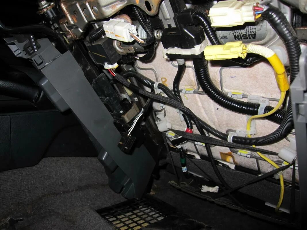 Ошибки на toyota land cruiser 200 значки. Лампочка индикатор топлива прадо 150 дизель. Значки ошибок тойота прадо 150. Датчик давления шин прадо 150 сбросить. Сброс t-belt toyota land cruiser prado 150.