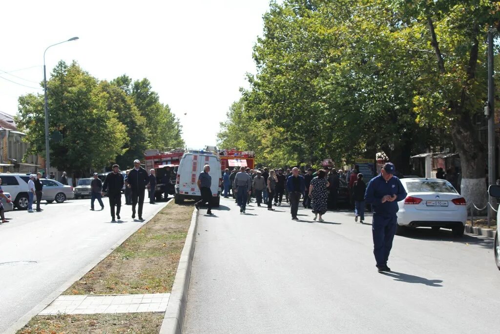 Погода в цхинвале на сегодня. ДТП Южной Осетии Цхинвал. Империал Цхинвал. Империал торговый центр Цхинвал.