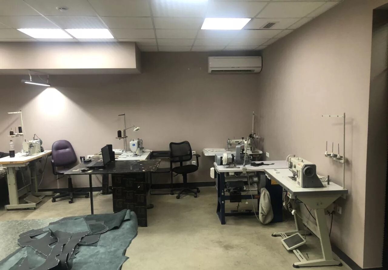 Швейные цех москва метро сходненская. Маленький швейный цех. Сниму швейный цех. Небольшой швейный цех. Цех швейный арендовать в москве.