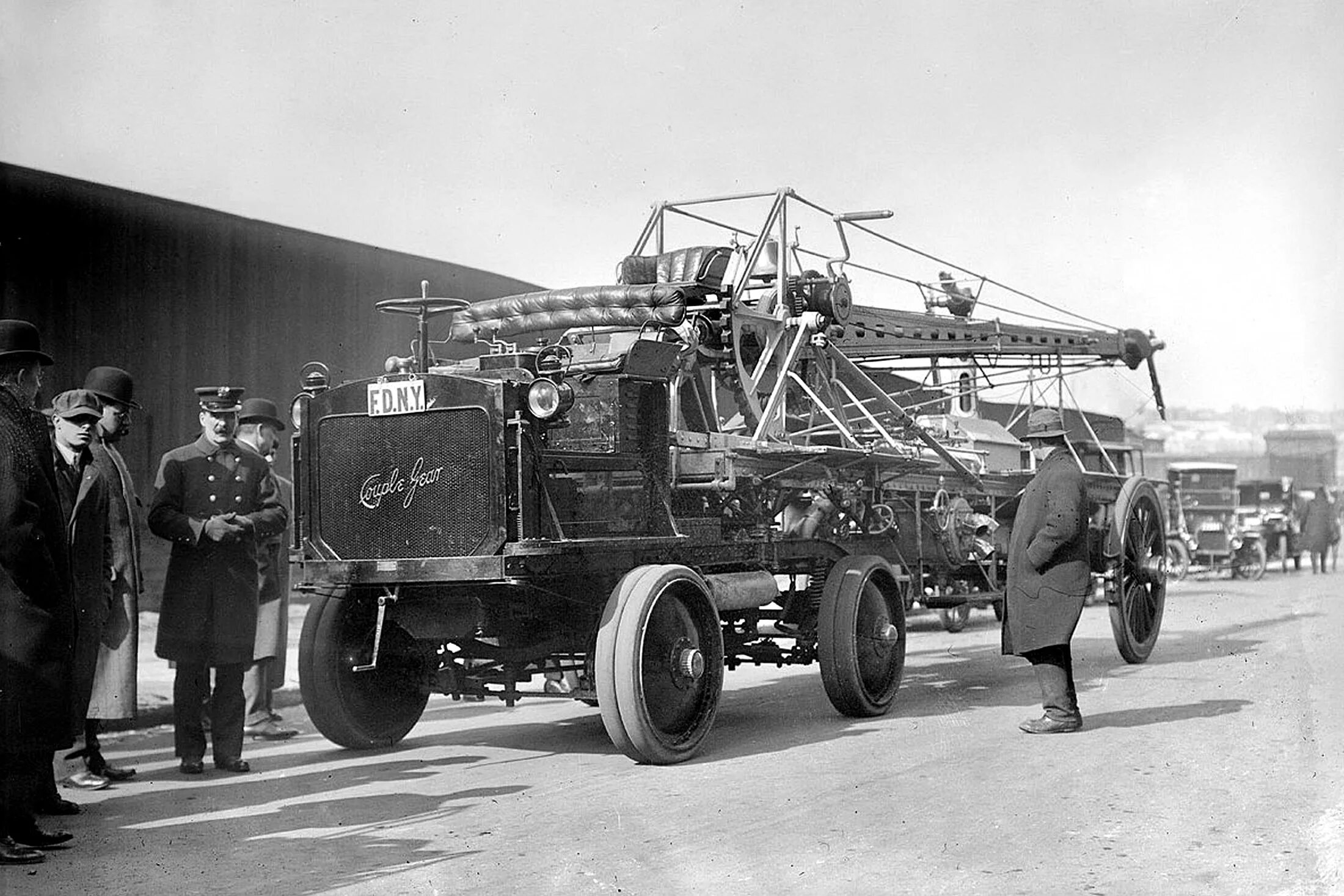 Грузовик на пару. Паровой автомобиль 1910. Грузовик 1900. Грузовики 19 века. Грузовики 1900-1910 годов.