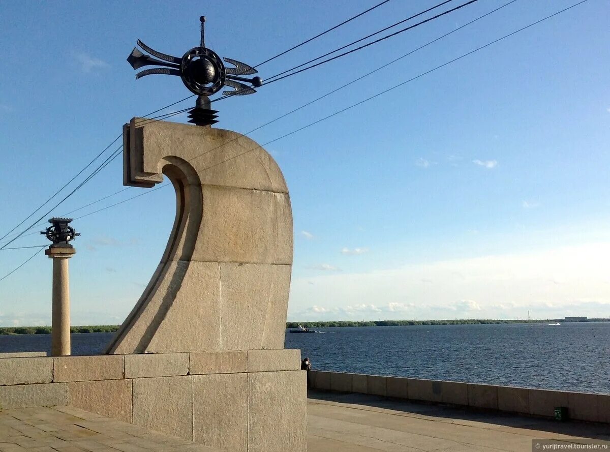 Архангельск окрестности. Пур Наволок Архангельск памятник. Мыс Пур-Наволок Архангельск памятник. Обелиск на мысе Пур-Наволок Архангельск. Достопримечательность Архангельска мыс Пур Наволок.