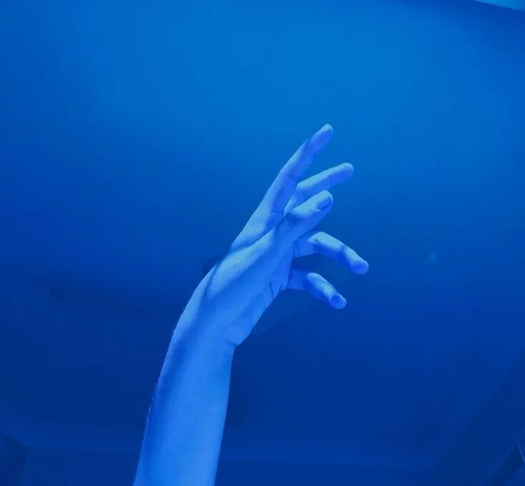 Эстетика голубого. Голубые руки. Синяя ЭСТЕТИКАЭСТЕТИКА. Эстетика голубого руки.