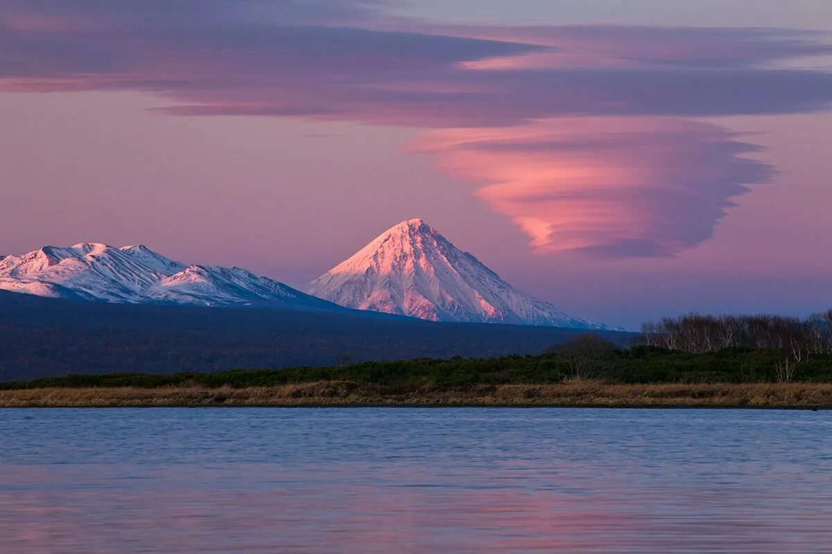 Камчатка красивые фото. Кроноцкий заповедник кроноцкая сопка. вулкан кроноцкая сопка. кроноцкий заповедник камчатка. вулканы россии кроноцкая сопка.