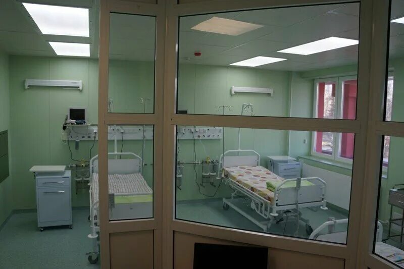 Изолятор в больнице инфекционный. Бокс для инфекционных больных. Клеенки в инфекционных больницах. Изолятор в приемном отделении. Палаты в инфекционном отделении.