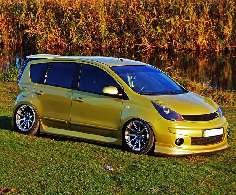 Диски ноут. Nissan Note stance. Nissan Note 11. Nissan Note Tuning. Nissan Note Nismo stance.