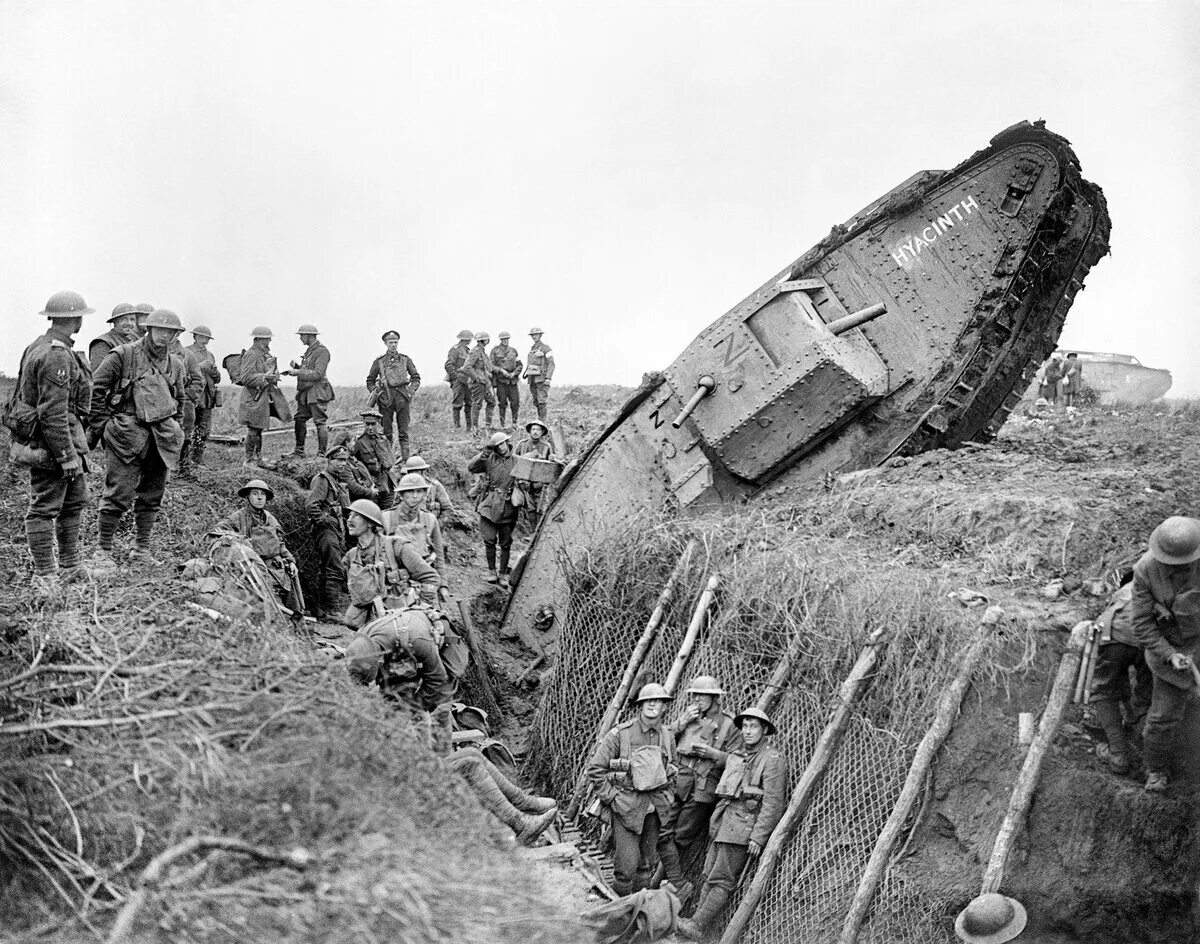 В первую мировую войну были танки. Битва при камбре 1917. битва при сомме 1916. битва на сомме 1916 танки. битва при сомме первая мировая.