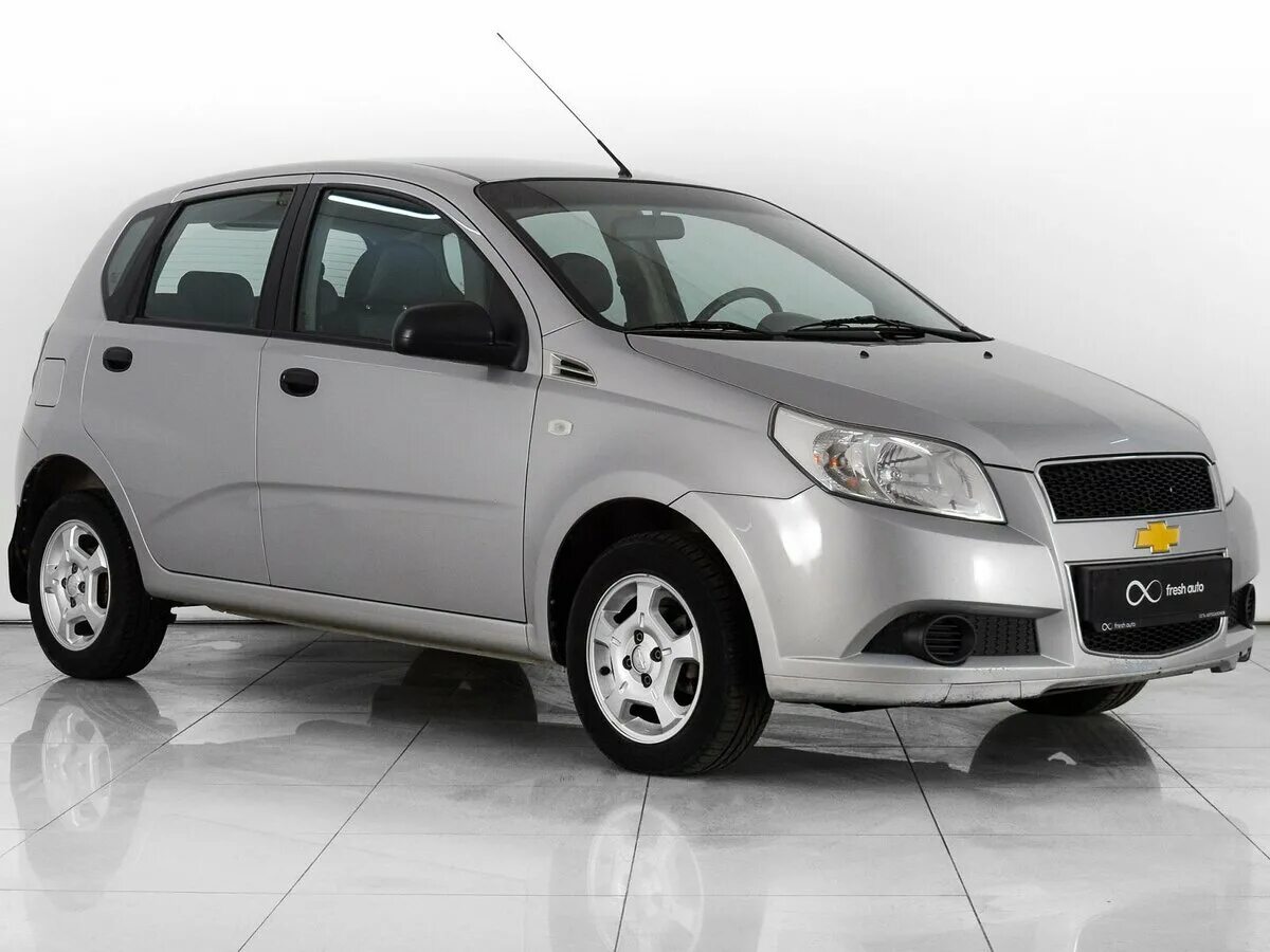 Автомобили хэтчбек с пробегом. Шевроле Авео хэтчбек. Chevrolet Aveo 2010 1.2. Шевроле Авео хэтчбек 2010. Шевроле Шевроле Авео хэтчбек.