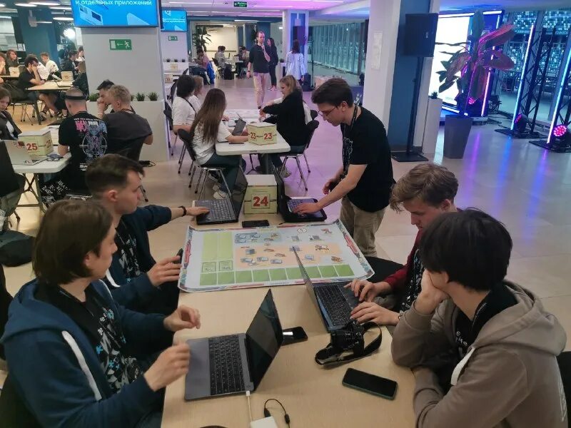 Робопарк новосибирск. Хакатон картинки. Нгу робототехника отзывы. Лаборатория мехатроники и робототехники. Нгу робототехника.