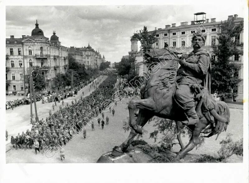 Освобождение киева от фашистских захватчиков. Киев 6 ноября 1943. Освобождение Киева 1943. Освобождение Киева 1943 репродукции. 6 Ноября – освободили Киев от немецко-фашистских захватчиков..