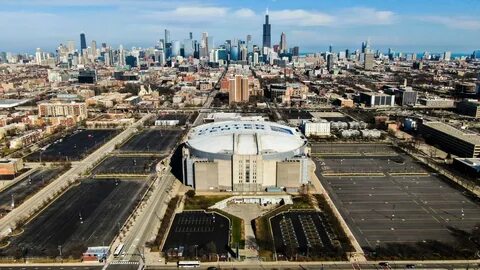 He in the centre of chicago