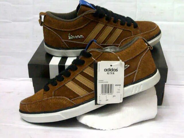 Adidas brown. Адидас Веспа нубук. Adidas Vespa Gran venta кроссовки замшевые. Adidas Vespa s замшевые.