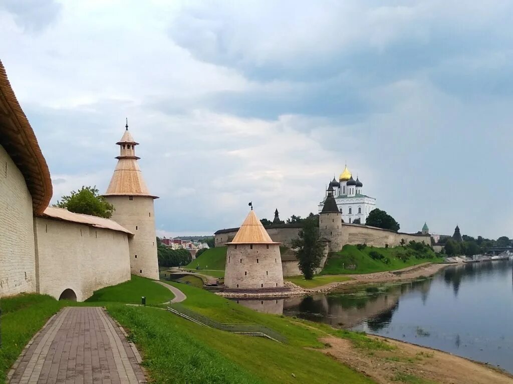 Экскурсионный псков. Псков исторический центр. Псков Талабские острова. Экскурсия на Талабские острова русский город. Псков экскурсии.