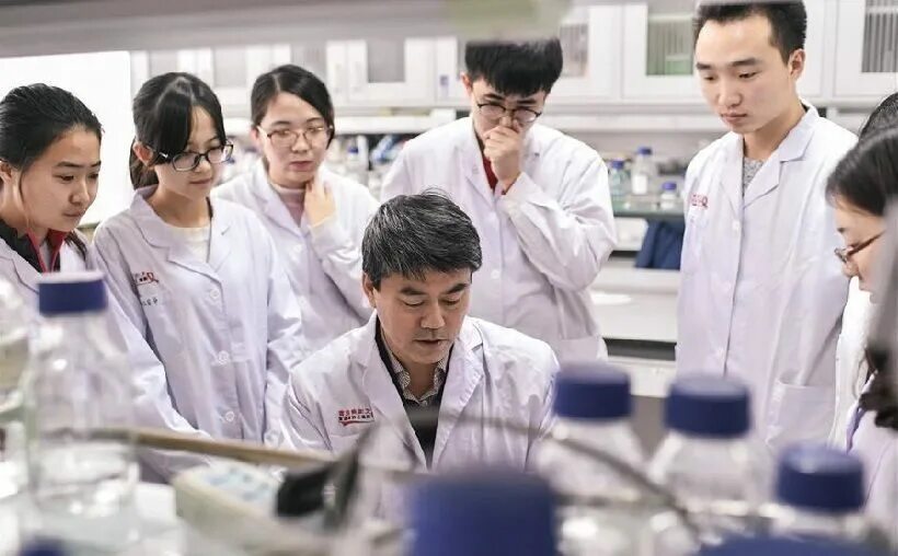 Ученый азиат. В китае лаборатория для детей для родов. Лаборатории китая. Спортивная лаборатория китае. Китайские ученые.