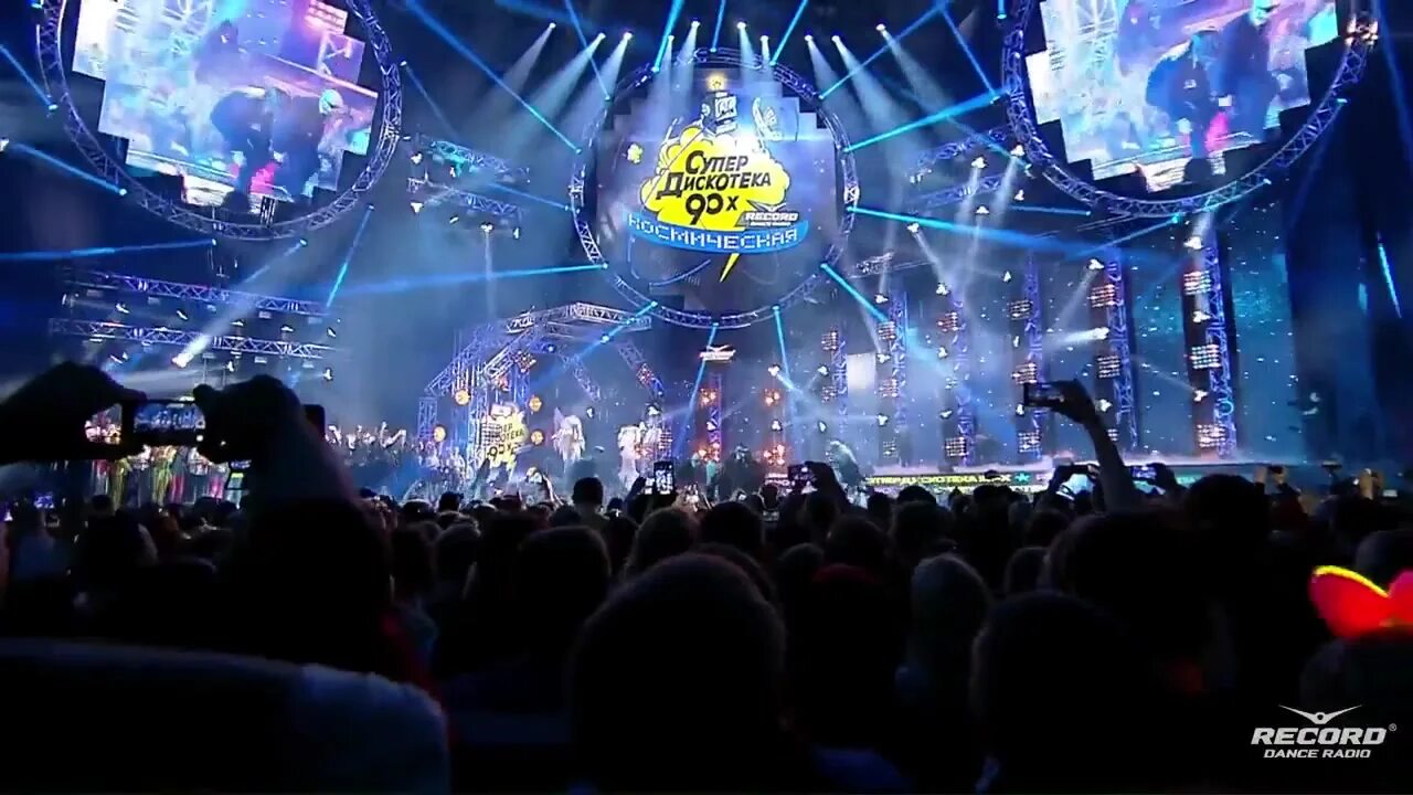 супердискотека 90 х радио рекорд 2016. скутер супердискотека 90 спб 19 ноября. супердискотека 90 х радио рекорд 2016. света певица. афиша с фотографиями участников.
