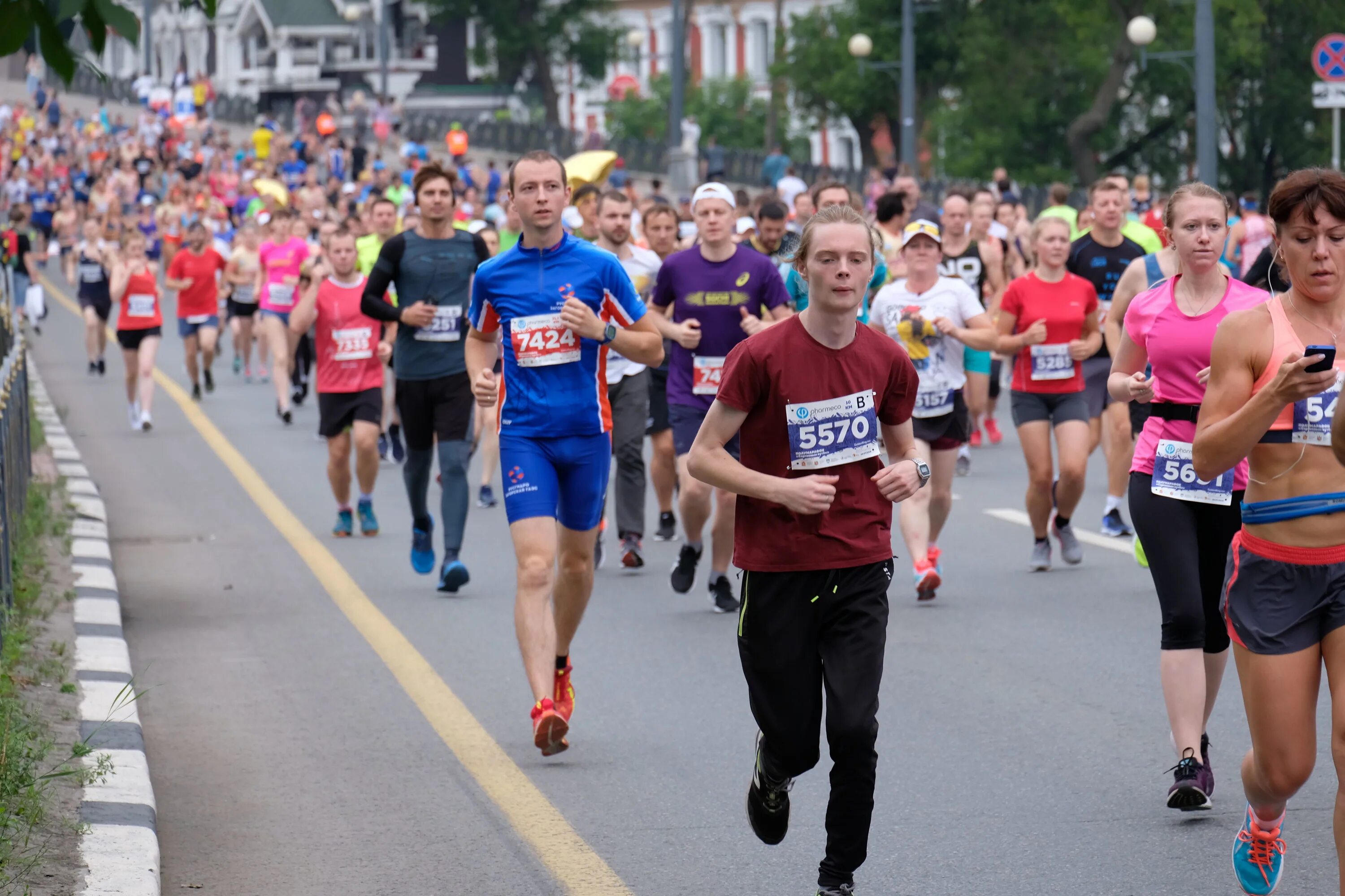 бег в городе москва. забег найк. бег по городу. бег в городе москва. бегущий город.