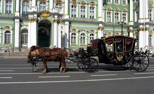 Дворцовая площадь в санкт-петербурге эрмитаж. Карета петербург. Карета на дворцовой площади в санкт-петербурге. Карета петербург. Эрмитаж санкт-петербург карета.
