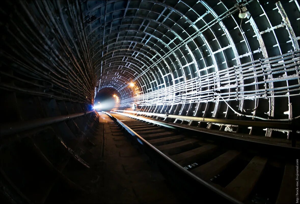 Ема 705 метрострой. Волгоградский метротрам тоннель. Освещение тоннелей метро. Тоннель автодорожный. Туннелях и также в.