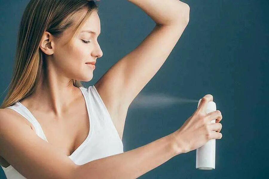 Причины сильного запаха пота. Сода вместо дезодоранта. Как избавить запах пота. Сода средство от пота под мышками. Народные средства от потливости.