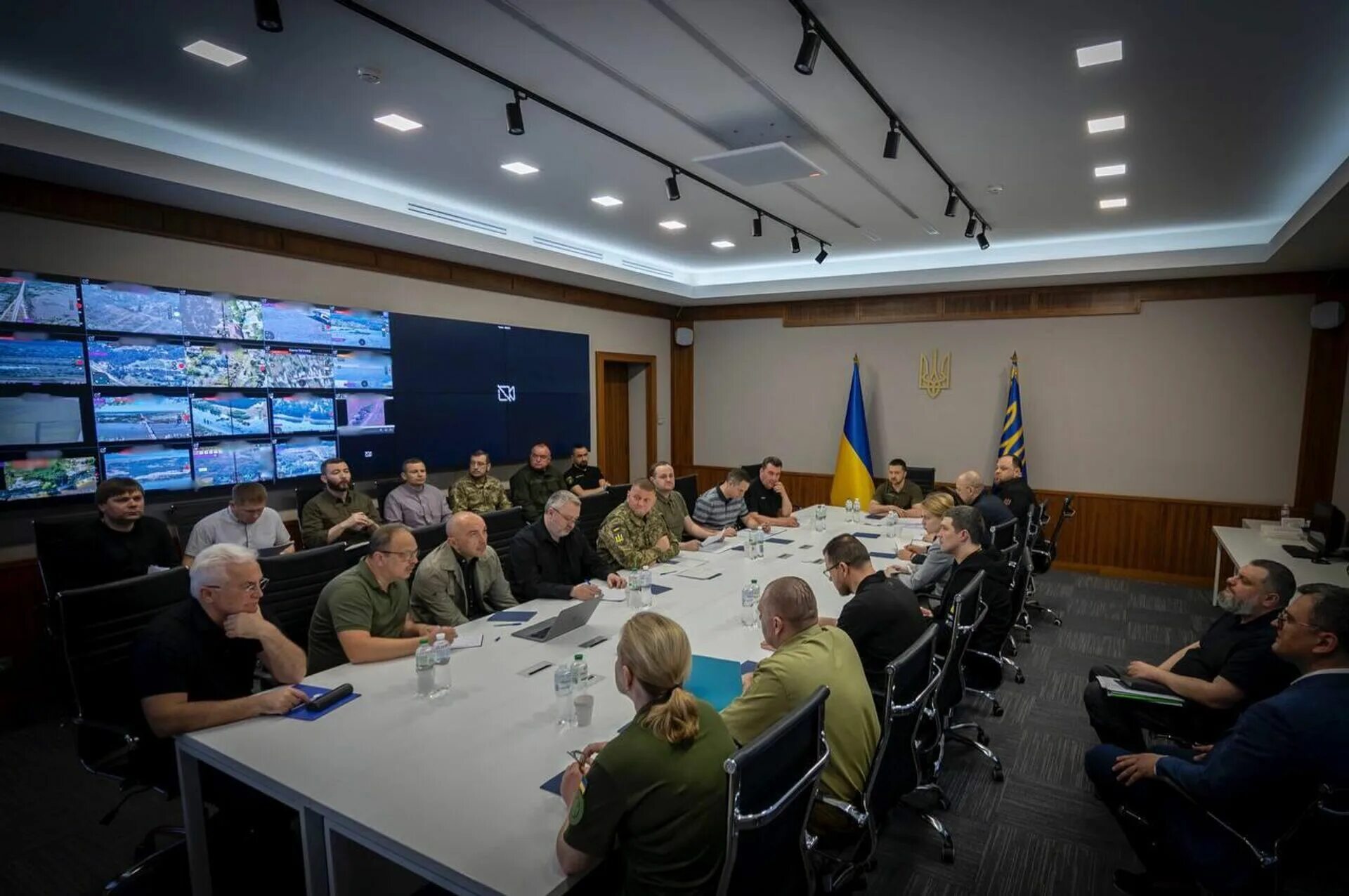 Совет безопасности украины. Совещание. Заседание СНБО. Фото с совещания СНБО. Совещание в офисе.