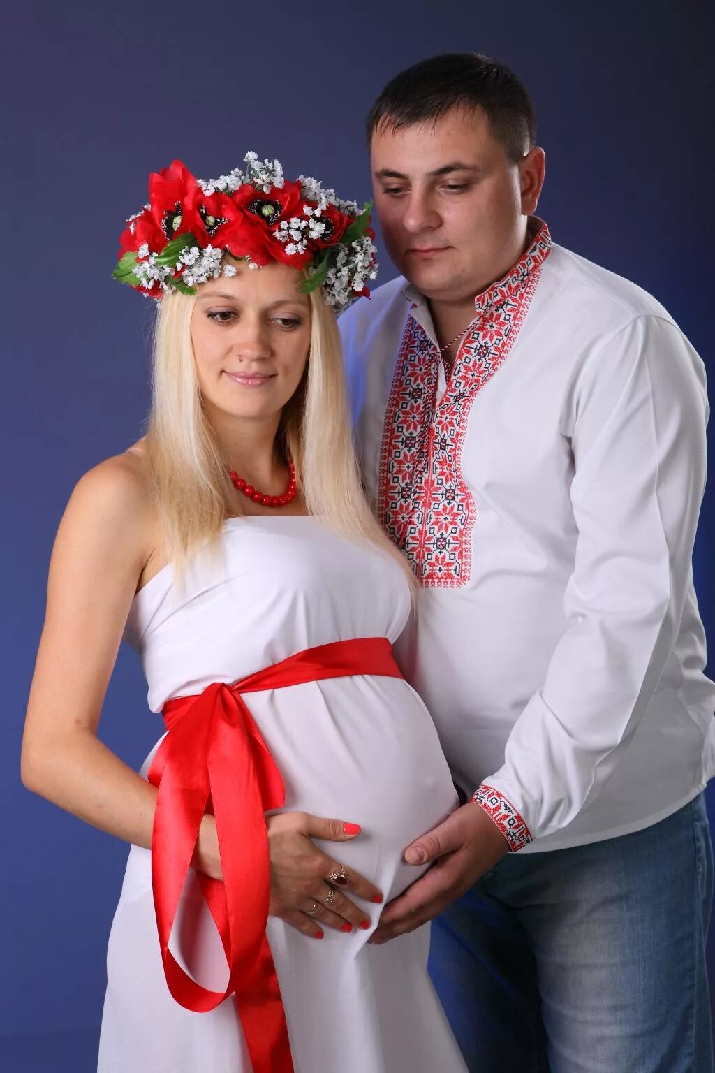 Хохлушка с мужем. Хлебосольная хозяюшка. Украинская свадьба. Славянские мужчина и женщина. Хохлушки и самогон.