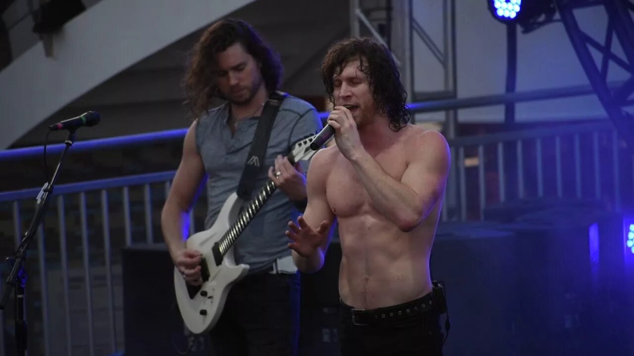 Nothing more джонни хокинс. Nothing more группа 2023. Nothing more live. Nothing more джонни хокинс. Товары группы nothing more.