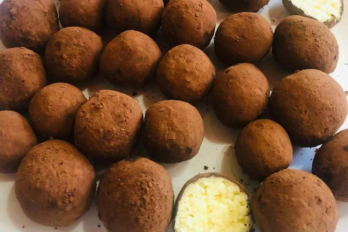 Конфеты трюфель из детского питания. Трюфели своими руками в домашних условиях. Трюфели из детской смеси малютка. Конфеты трюфель из детского питания и мороженого. Конфеты из смеси малютка.