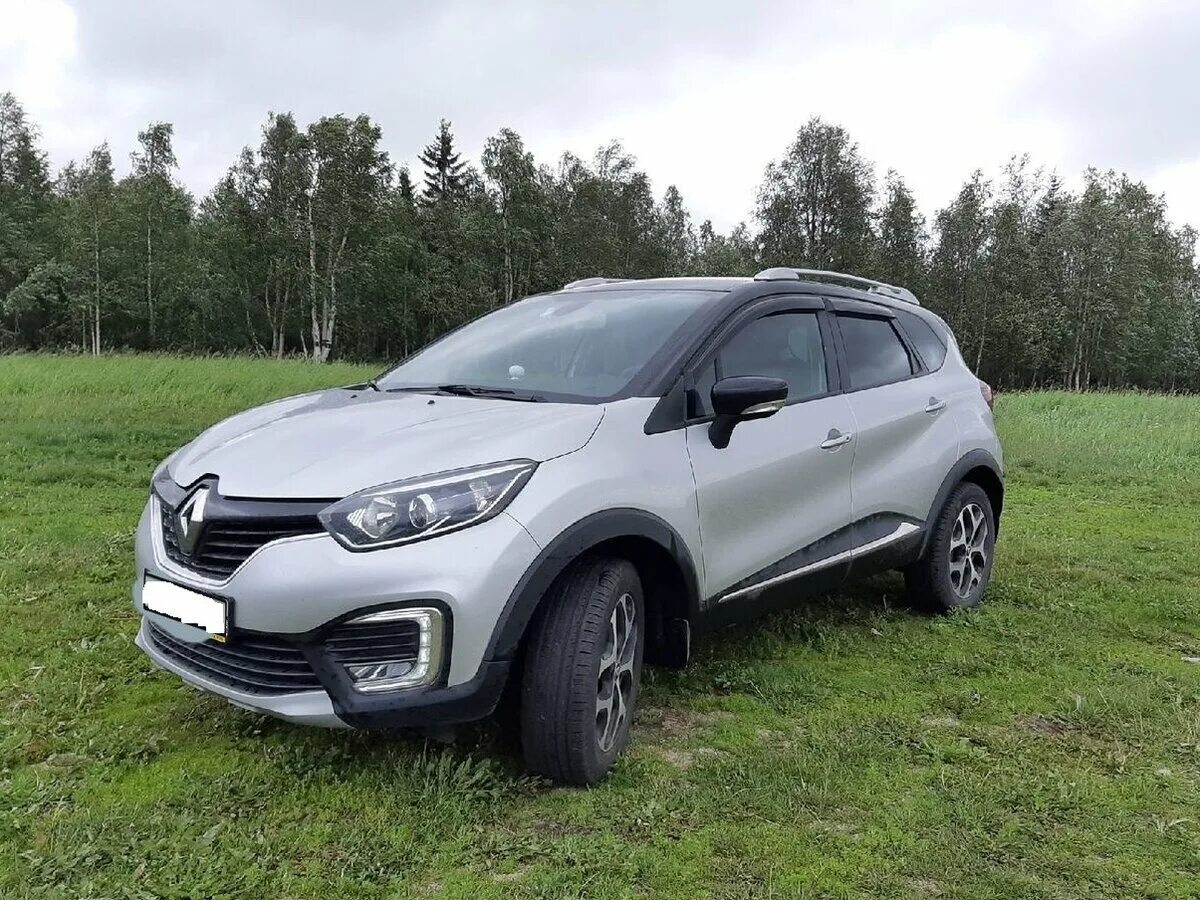 Рено Каптур серебристый. Рено Каптур 2017 серый. Renault Captur серый. Рено Каптур серебристый с черной крышей 2021.