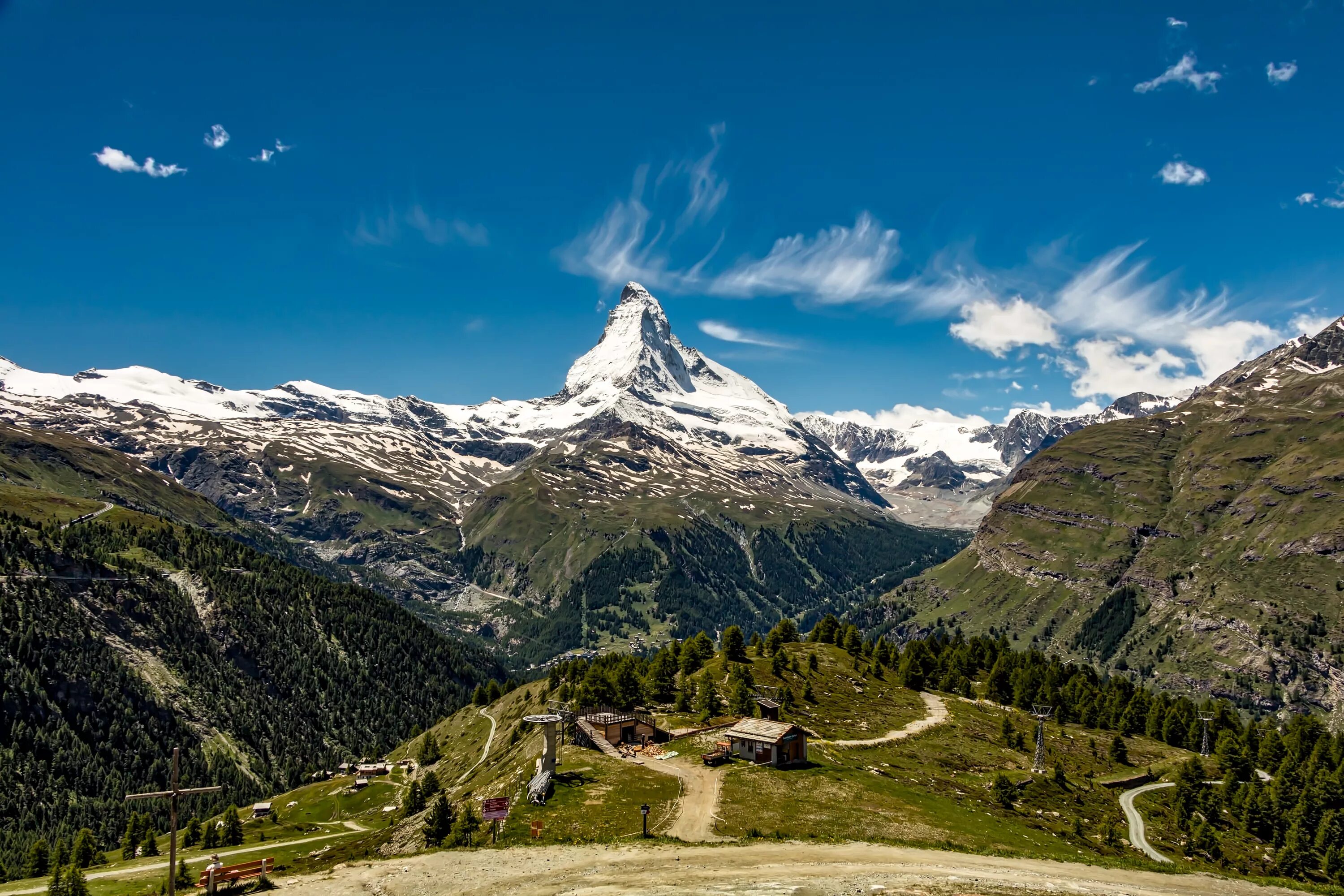 Какие есть горные. Matterhorn гора в Швейцарии. Пик Маттерхорн Швейцария. Церматт Швейцария гора Маттерхорн. Пик Маттерхорн в Альпах.