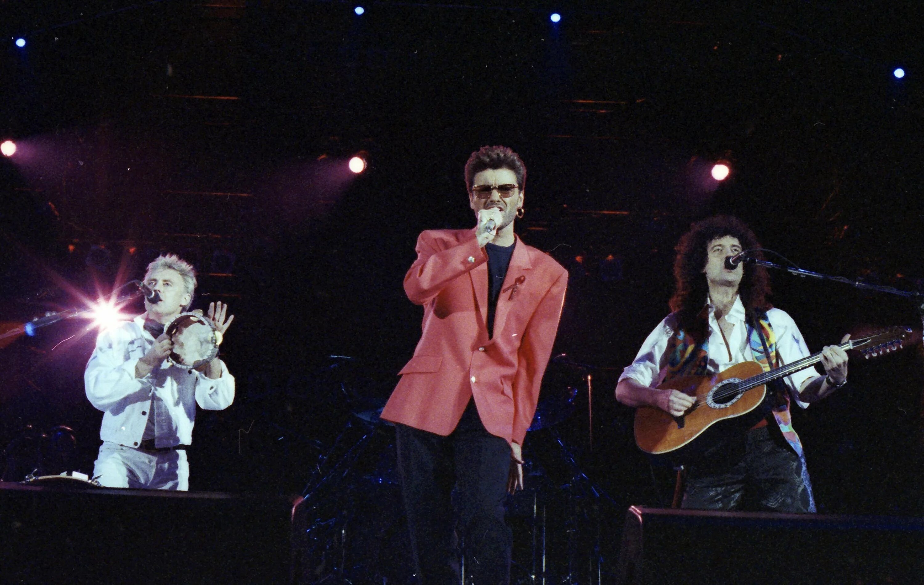 Queen george. Фредди меркьюри 1978. Queen george. Смерть георга 6. Король георг 6.