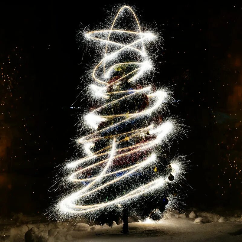 Маша и медведь 3 серия. Новый год елочка гори. Южно-сахалинск елка горит. Елочка гори рисунок. Елка с гирляндой и шарами.